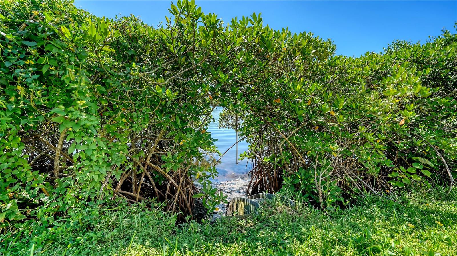 5440 EAGLES POINT CIR #104