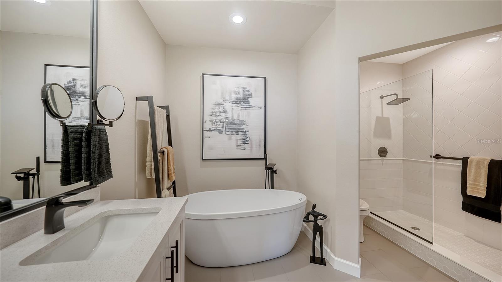 5440 EAGLES POINT CIR #104