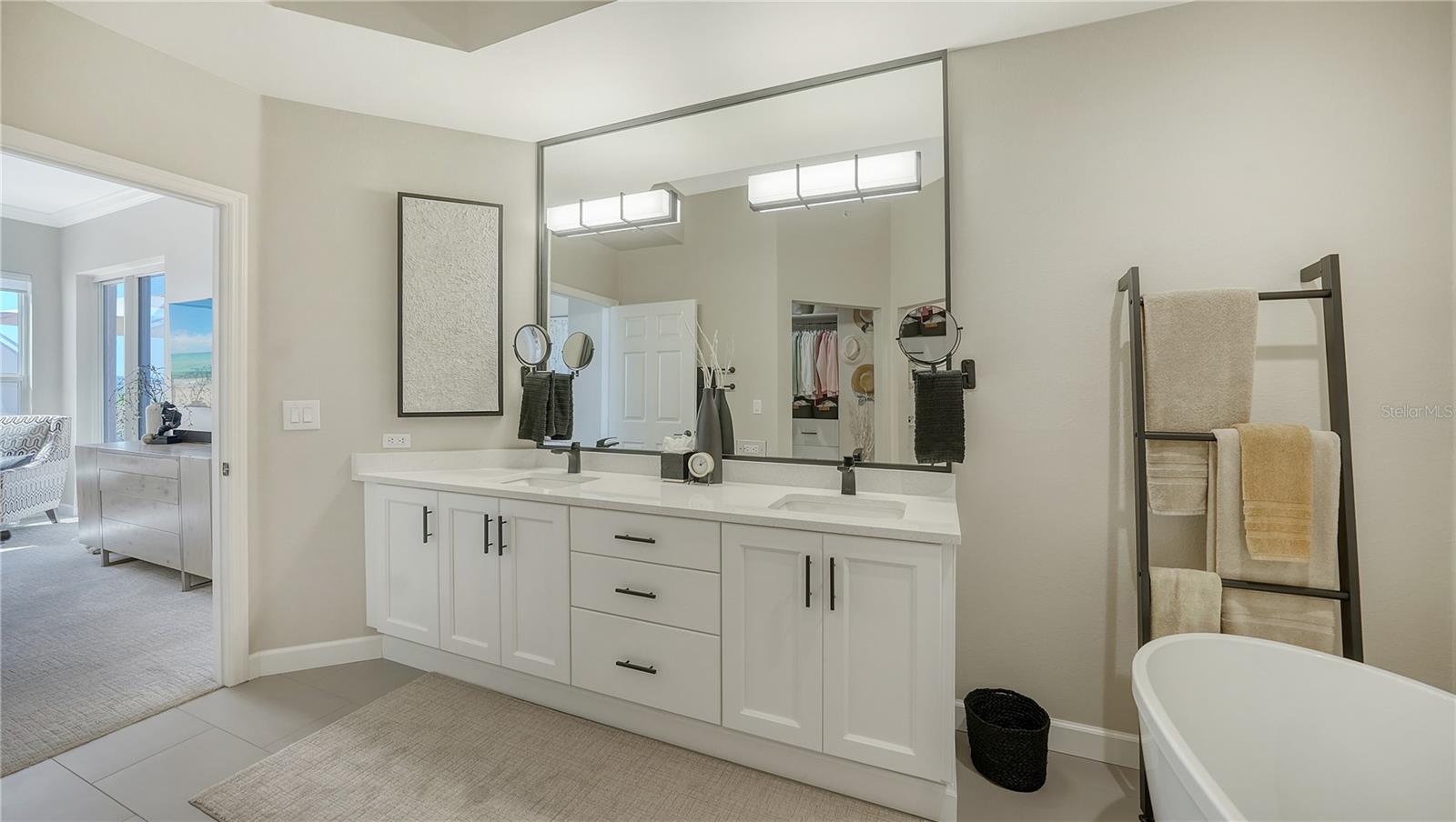 5440 EAGLES POINT CIR #104