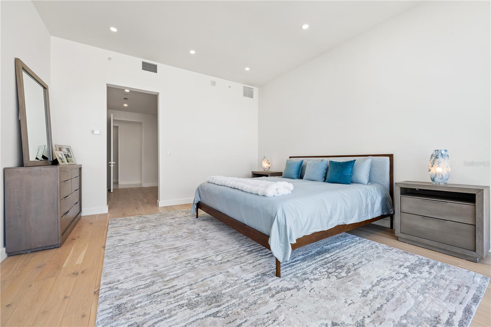 111 GOLDEN GATE PT #602