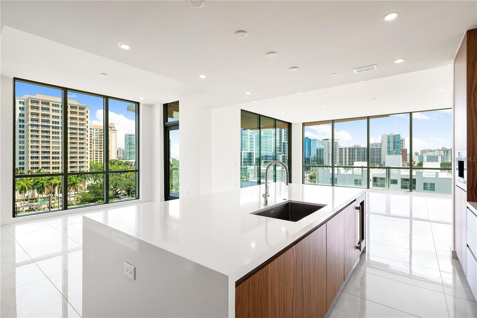 111 GOLDEN GATE PT #602