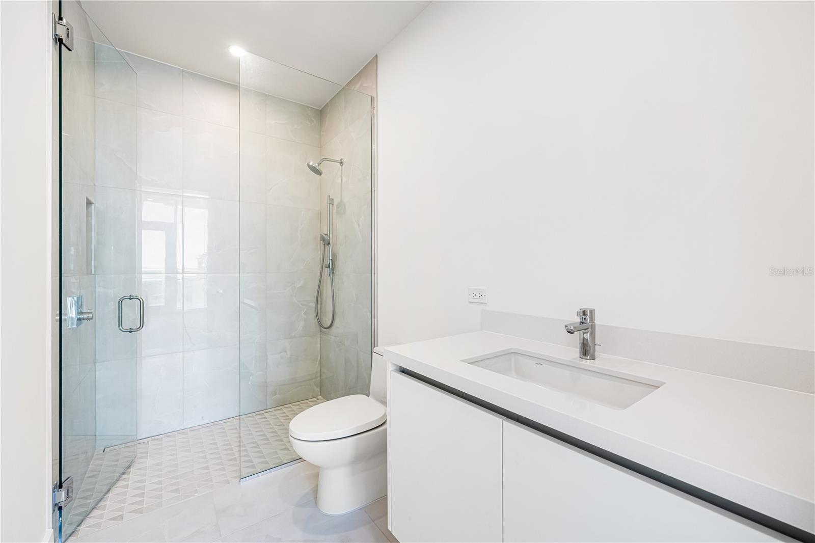 111 GOLDEN GATE PT #602