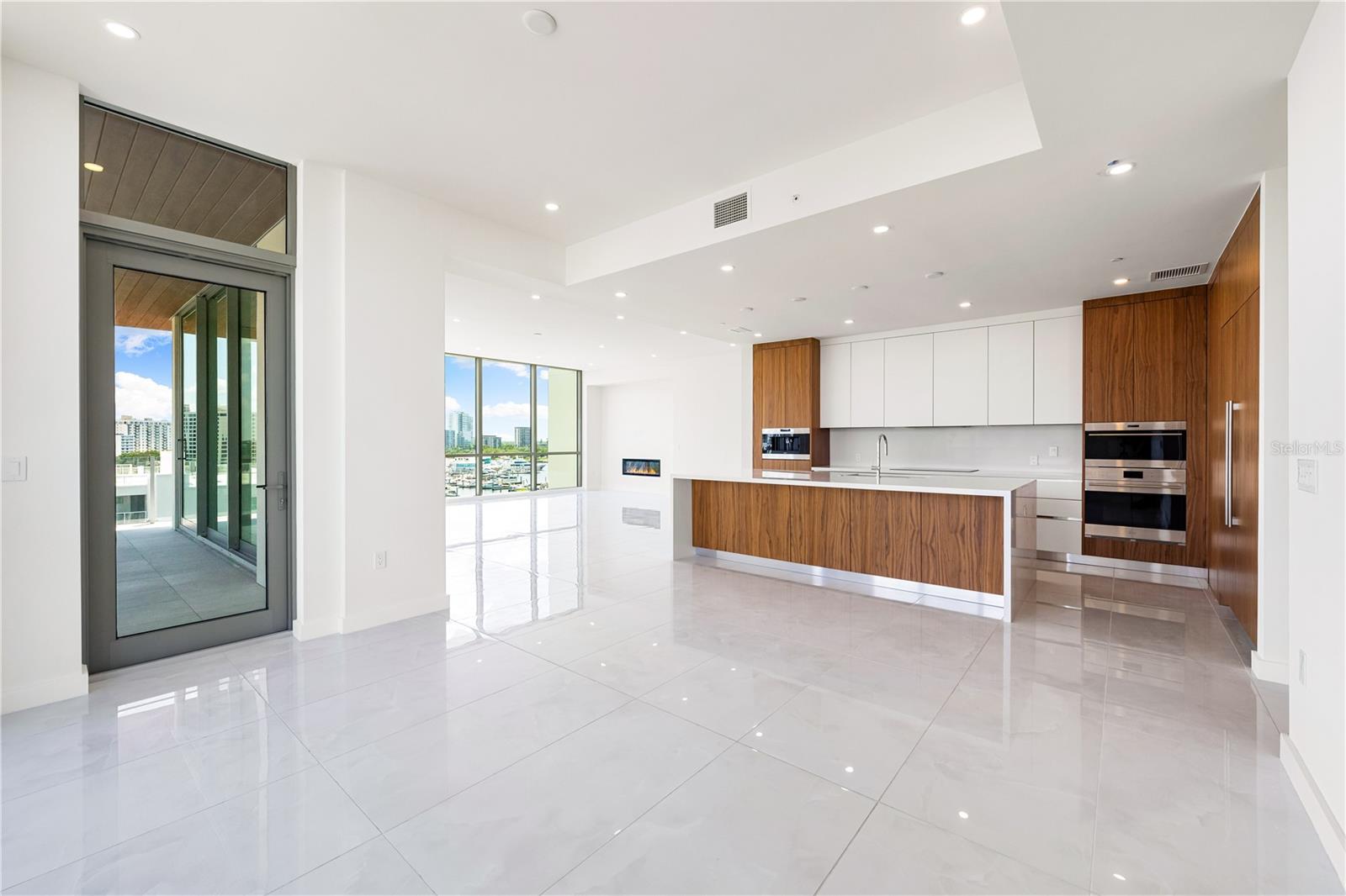 111 GOLDEN GATE PT #602