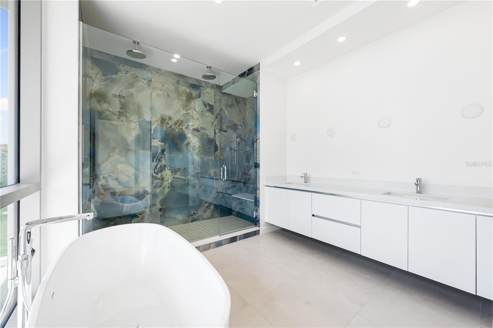 111 GOLDEN GATE PT #602