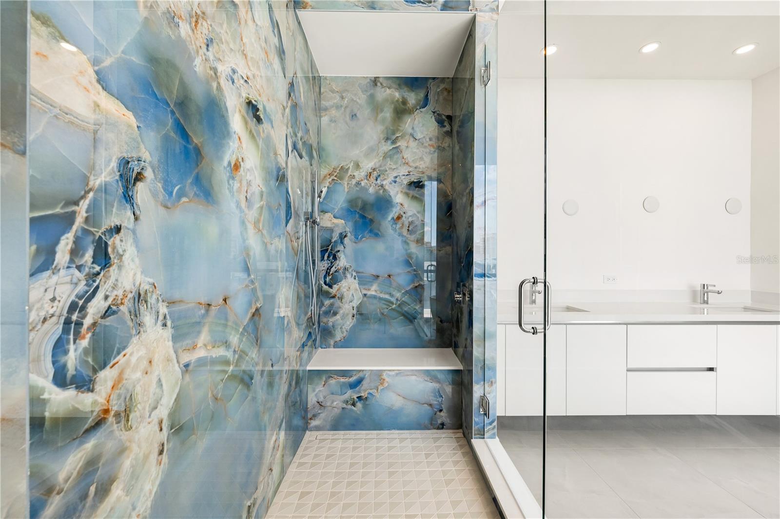 111 GOLDEN GATE PT #602