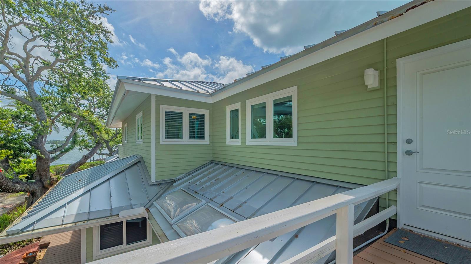 1042 N CASEY KEY RD
