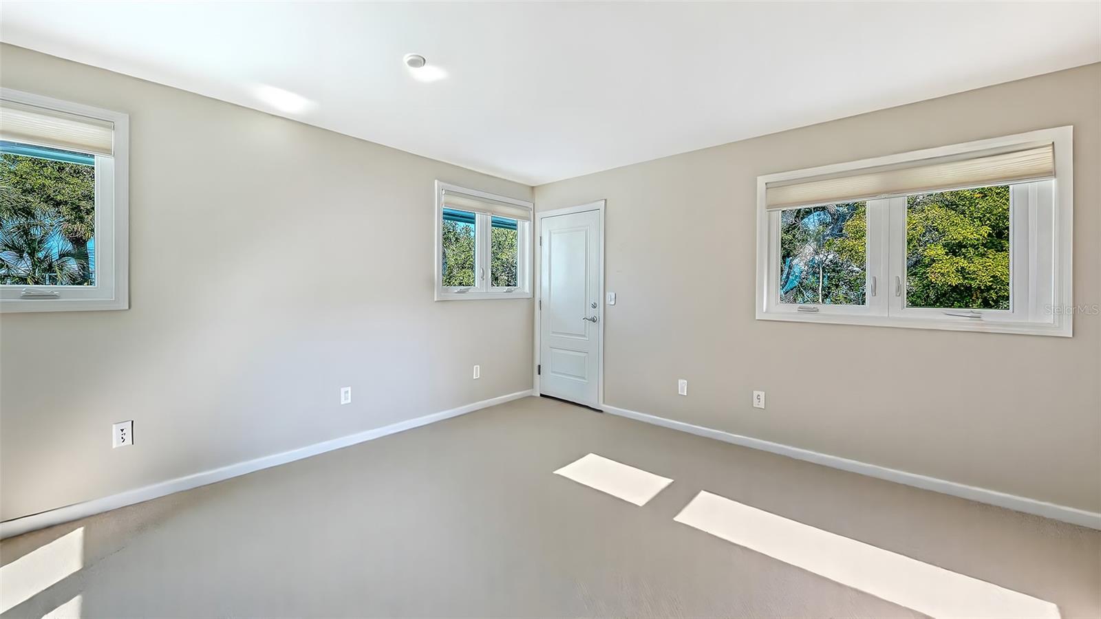 1042 N CASEY KEY RD