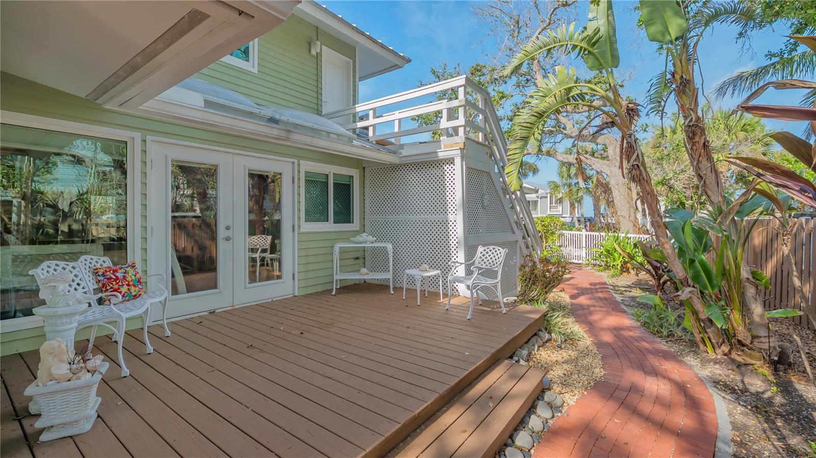 1042 N CASEY KEY RD