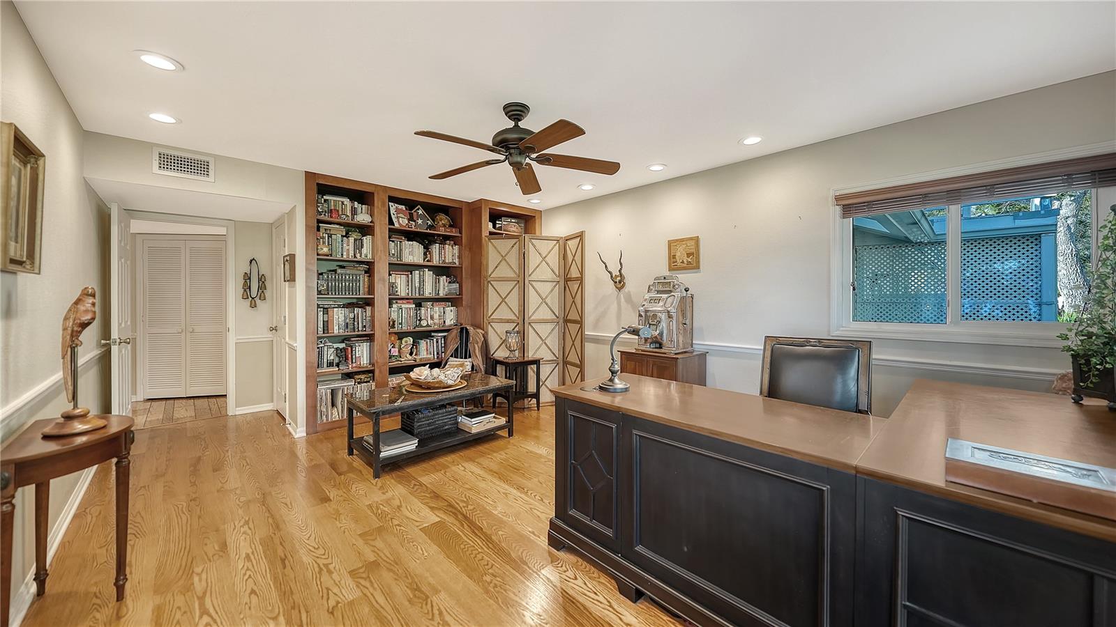 1042 N CASEY KEY RD