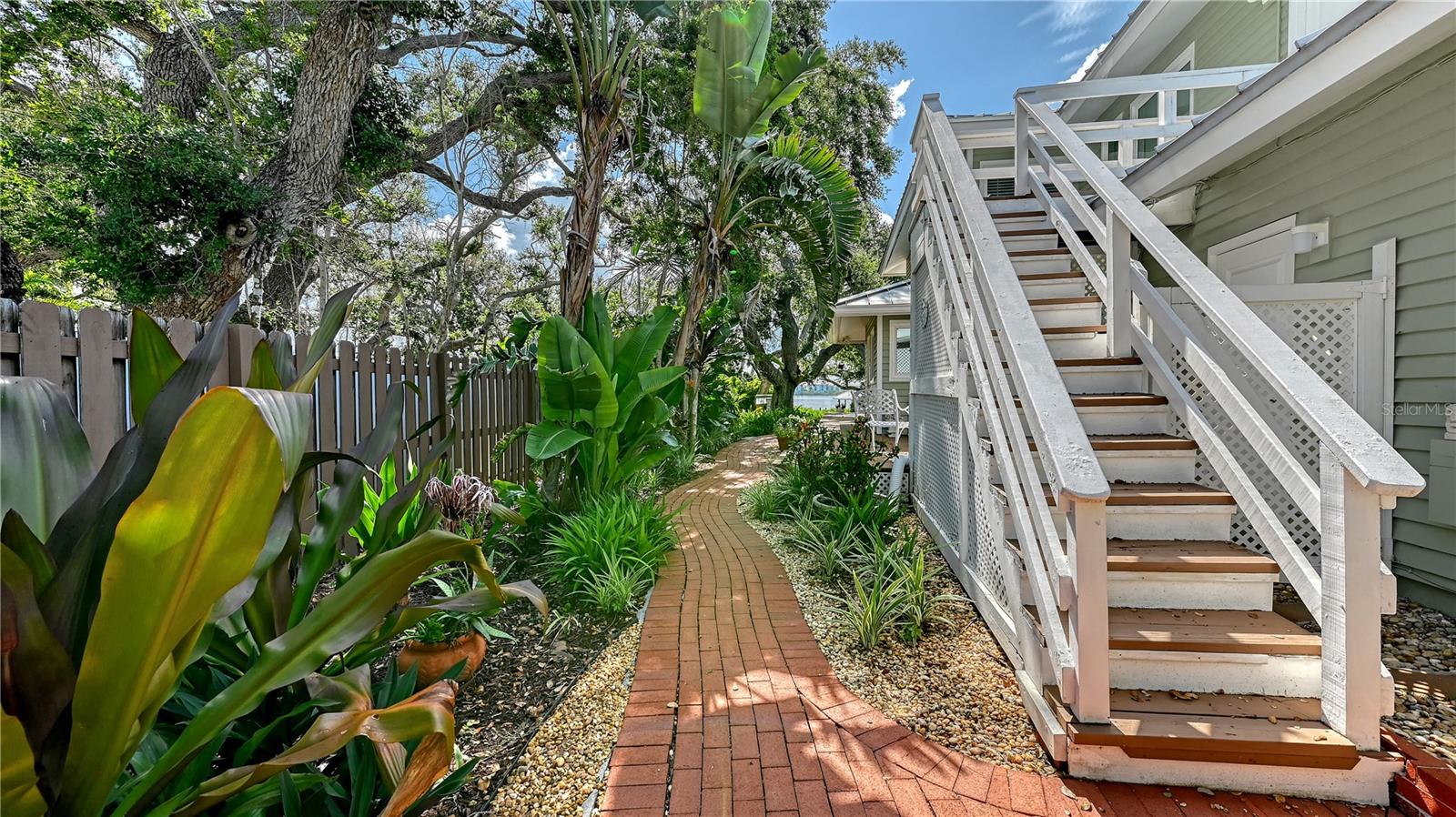 1042 N CASEY KEY RD