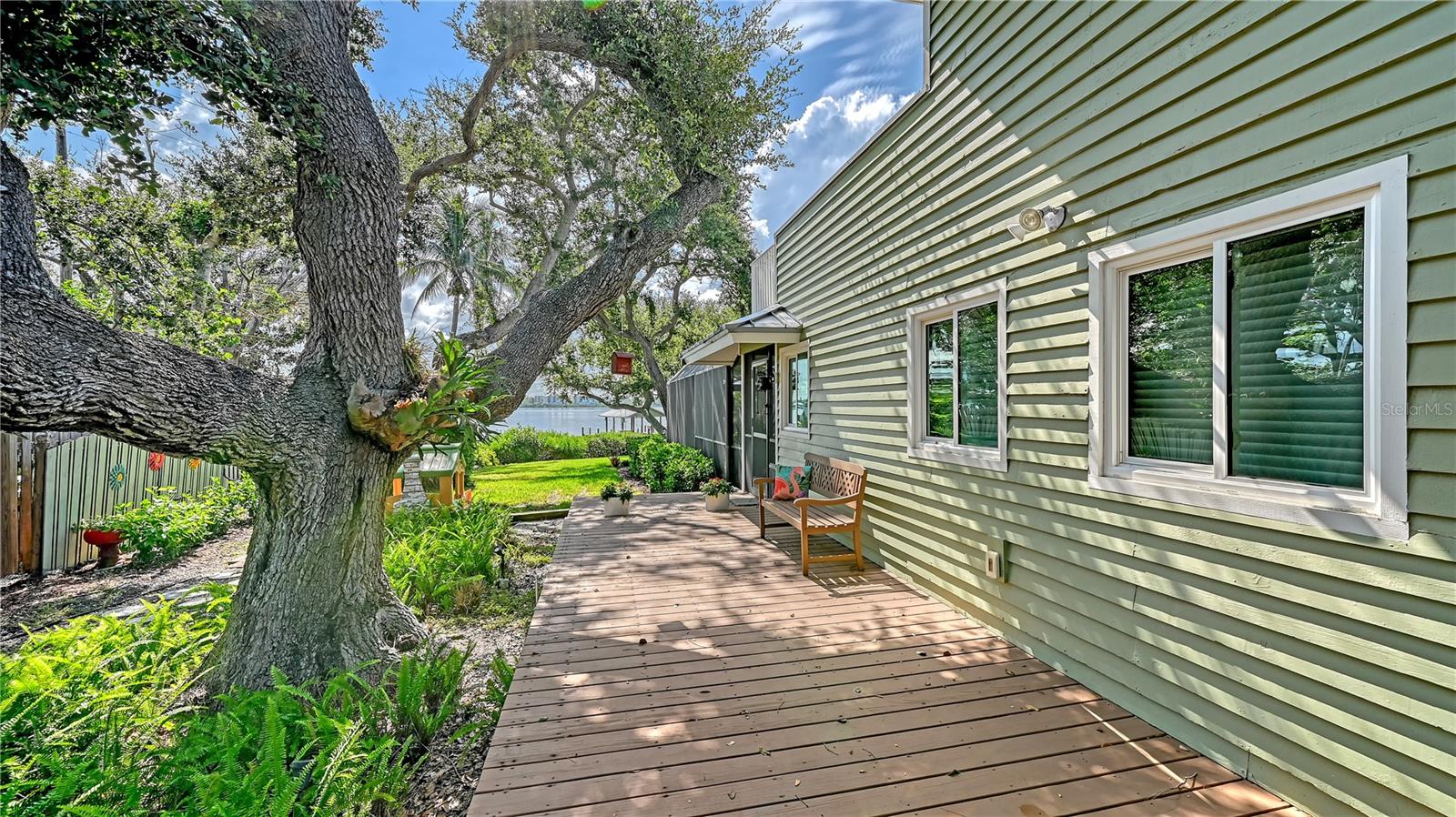 1042 N CASEY KEY RD