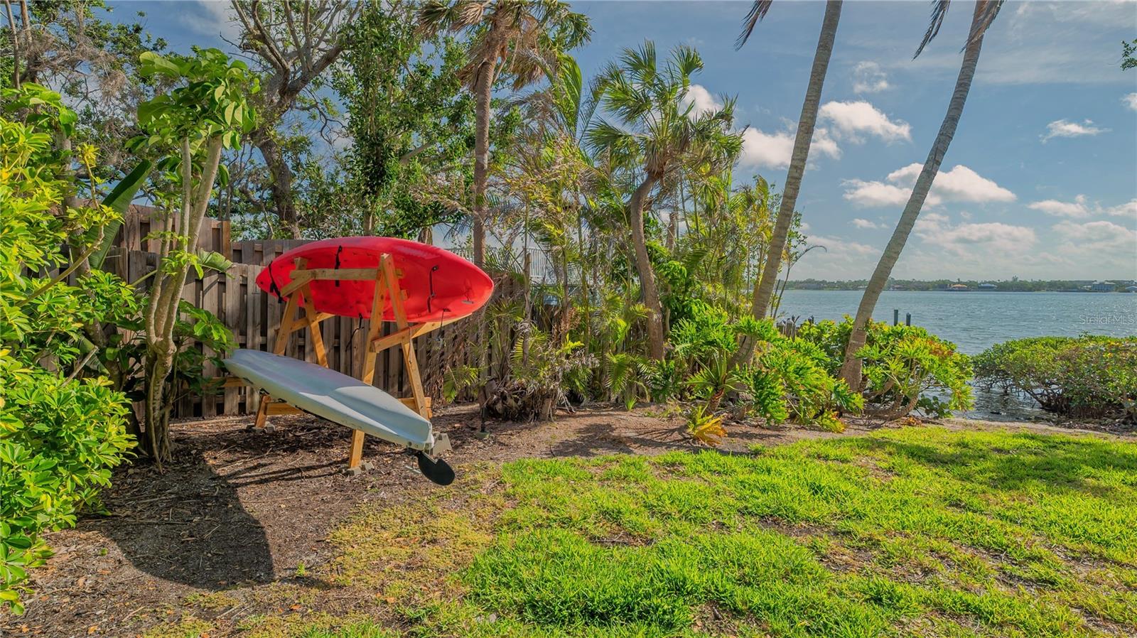 1042 N CASEY KEY RD