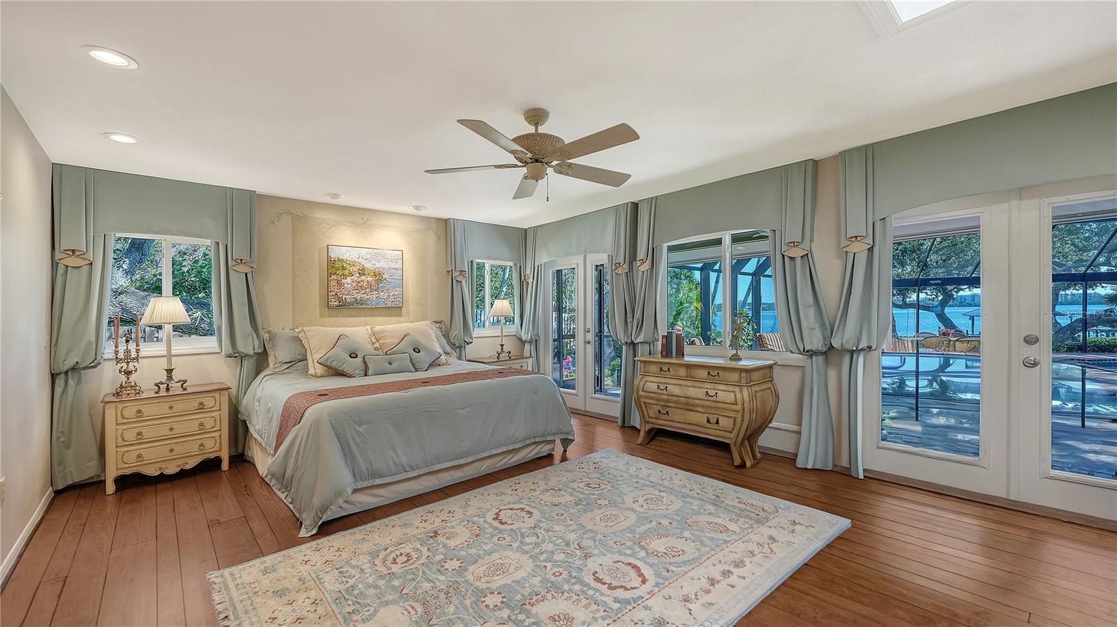 1042 N CASEY KEY RD