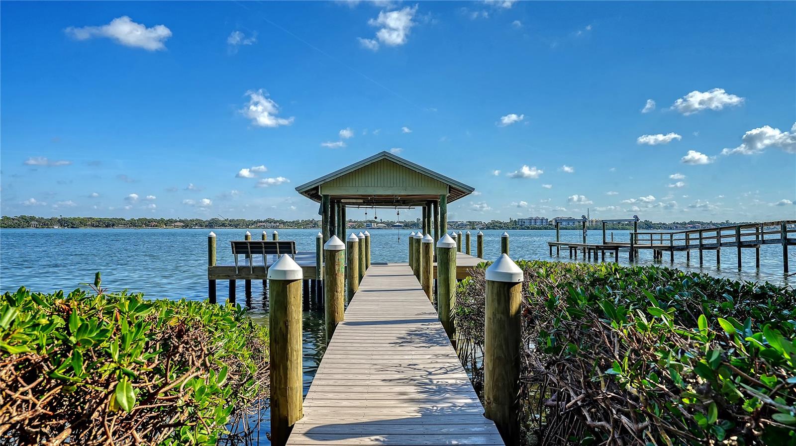 1042 N CASEY KEY RD