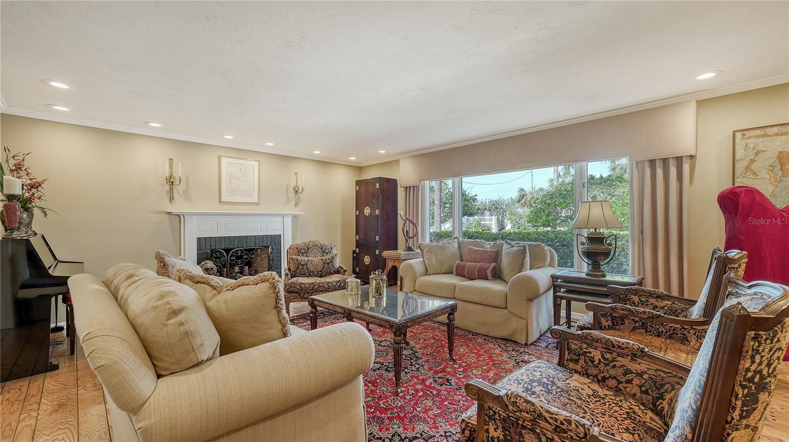 1042 N CASEY KEY RD