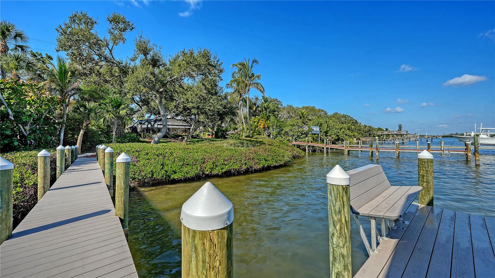 1042 N CASEY KEY RD
