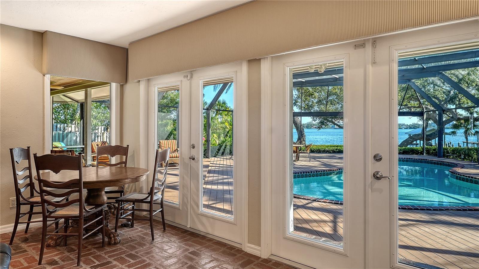 1042 N CASEY KEY RD