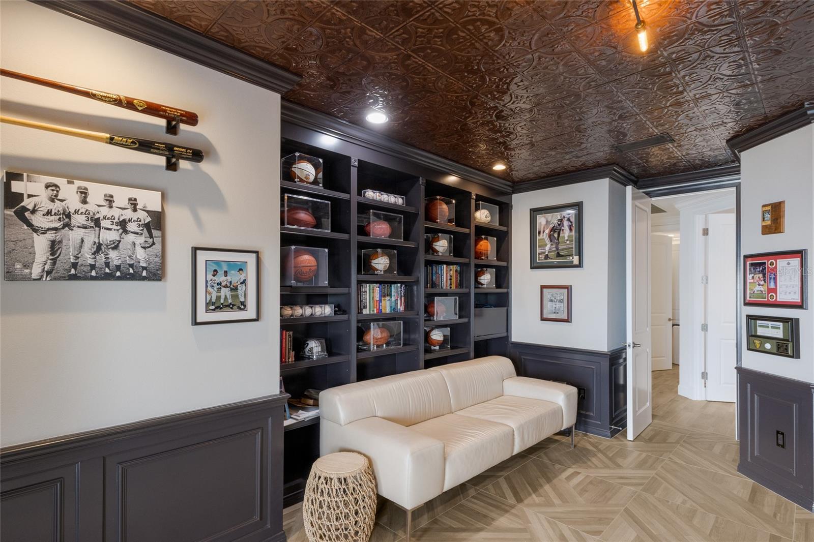 1418 JOHN RINGLING PKWY