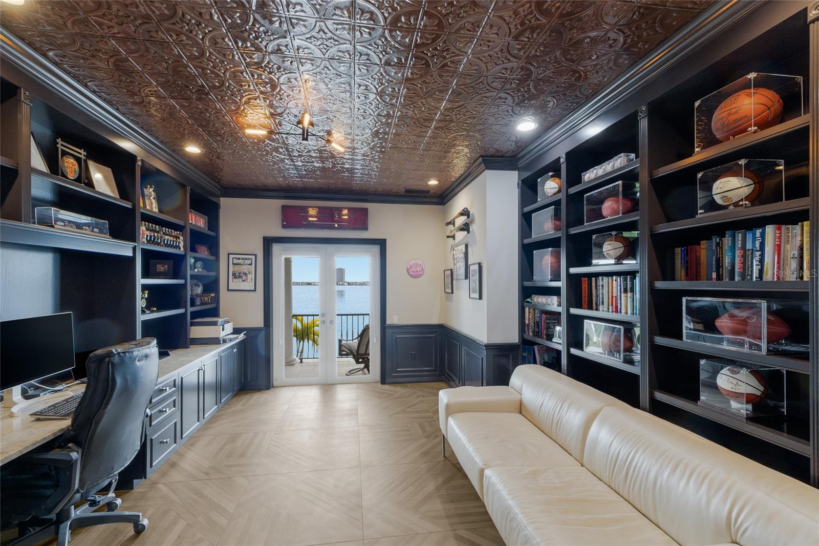 1418 JOHN RINGLING PKWY