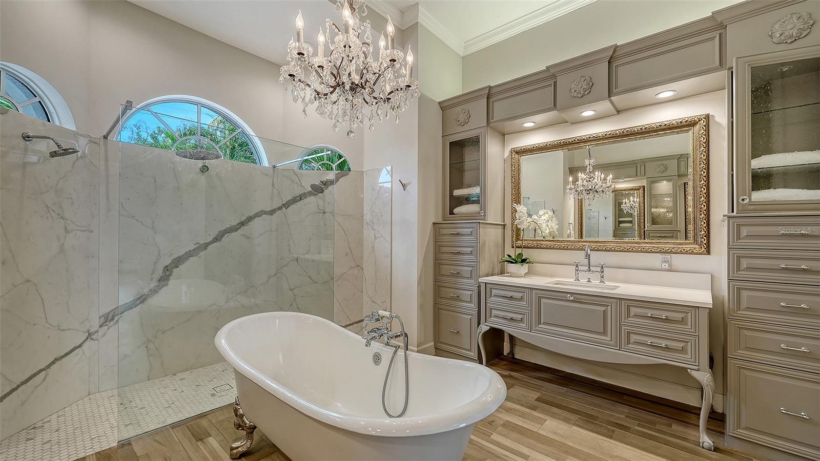 1418 JOHN RINGLING PKWY