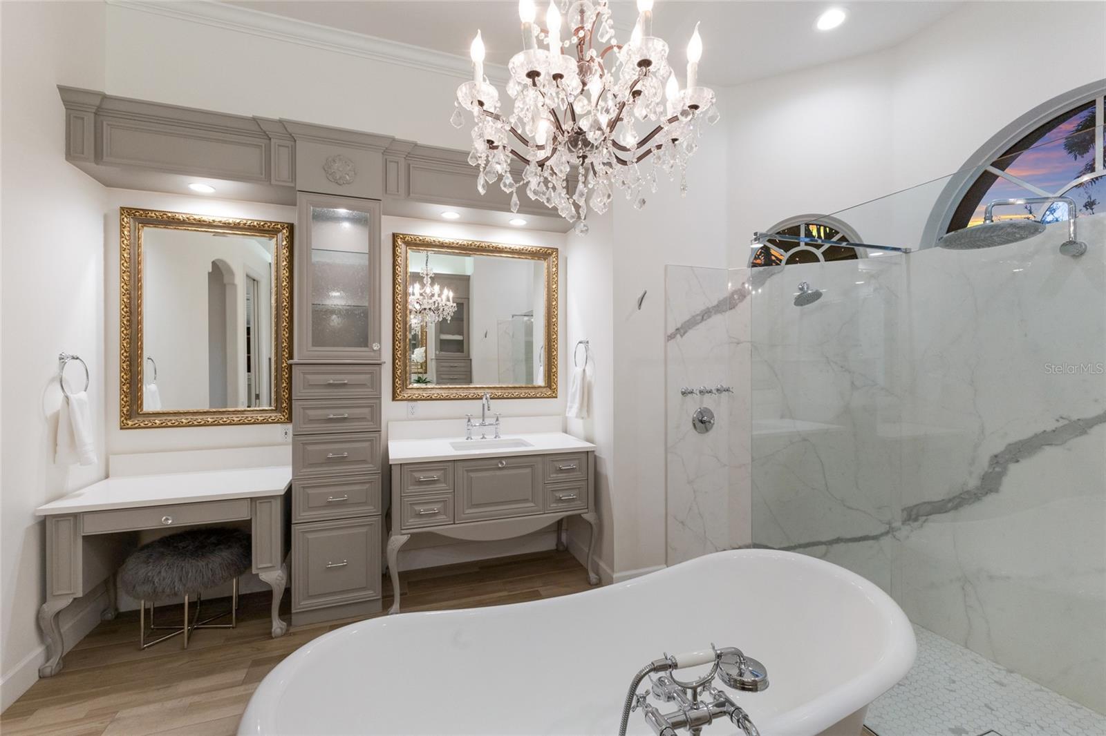 1418 JOHN RINGLING PKWY