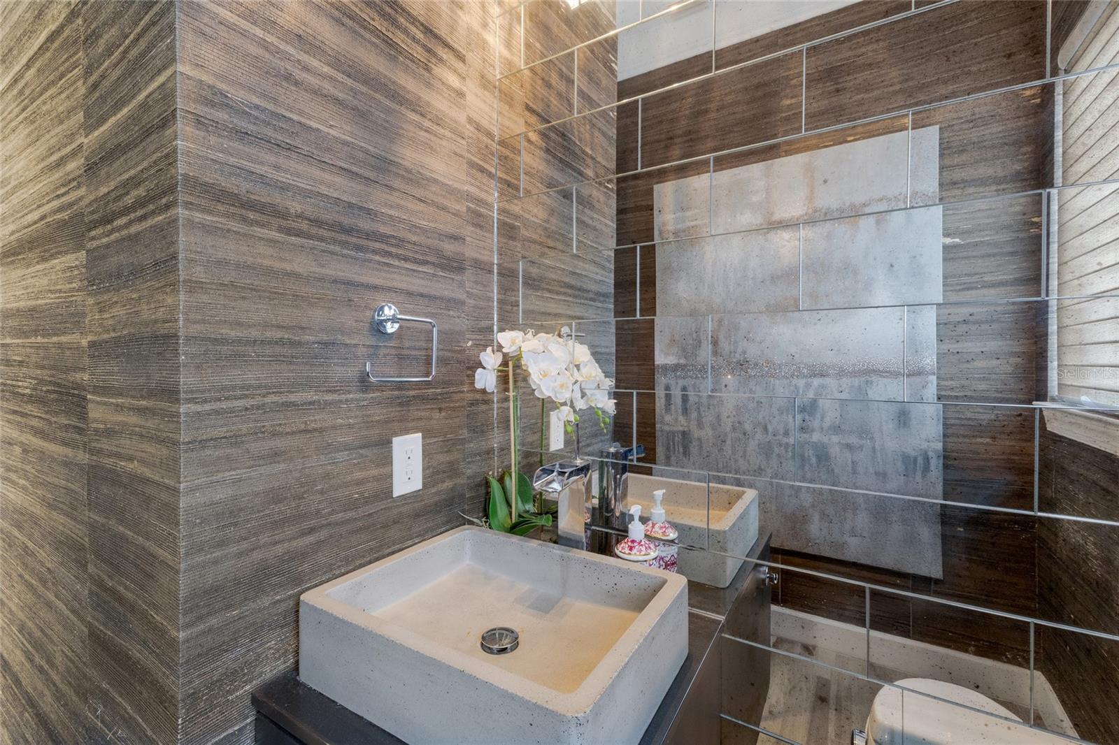 1418 JOHN RINGLING PKWY