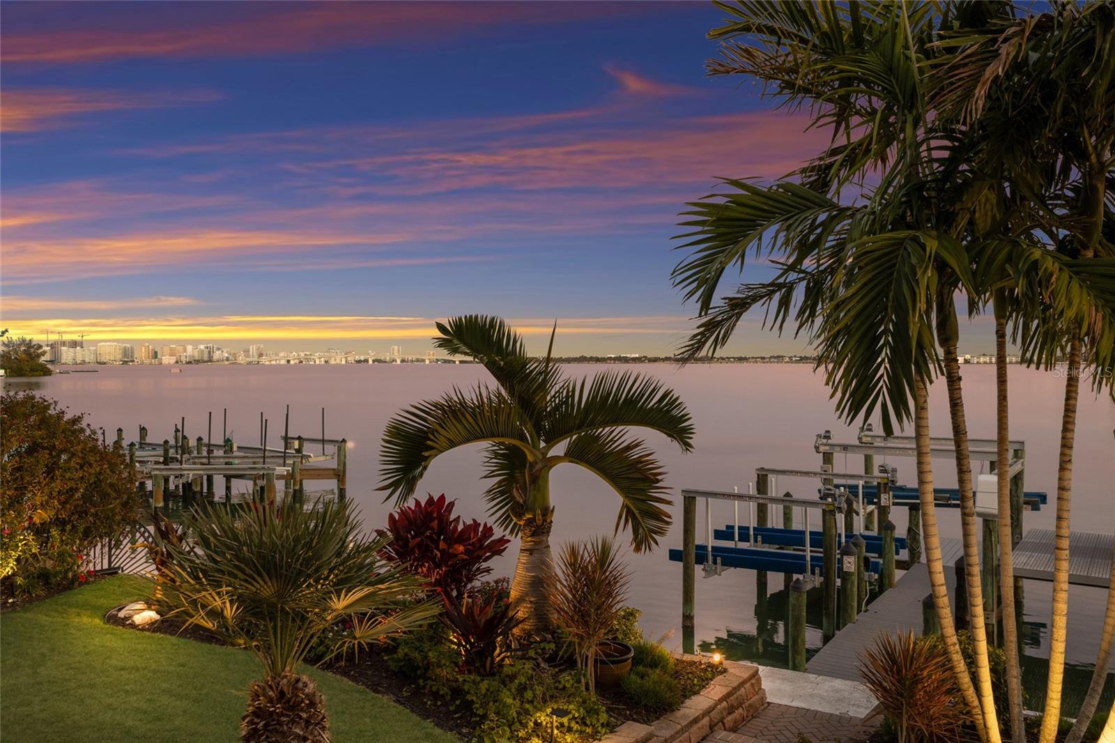 1418 JOHN RINGLING PKWY