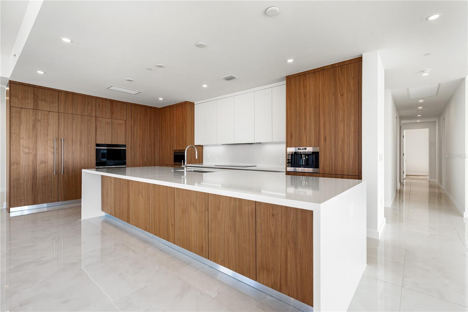 111 GOLDEN GATE PT #701PH