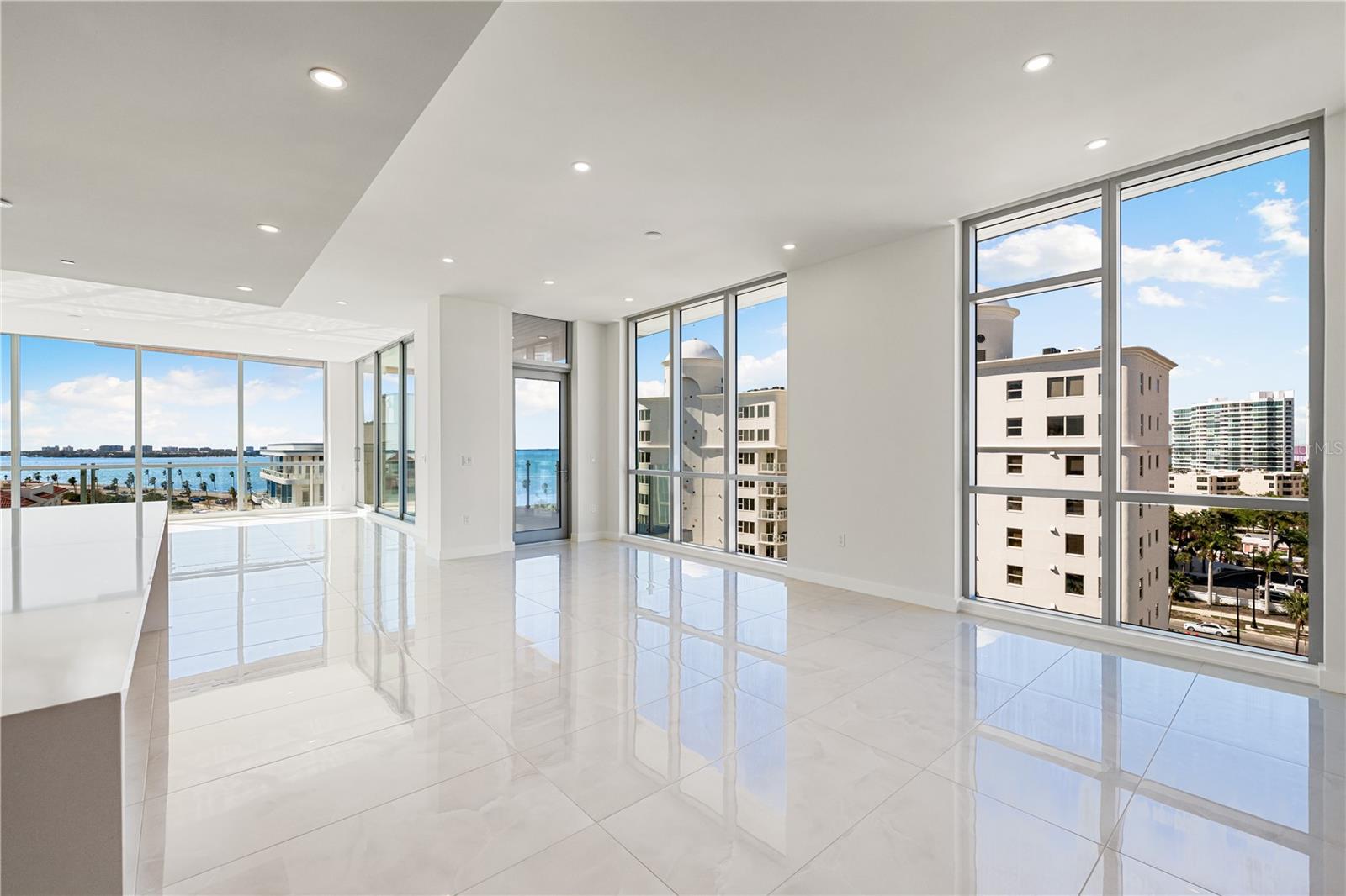 111 GOLDEN GATE PT #701PH