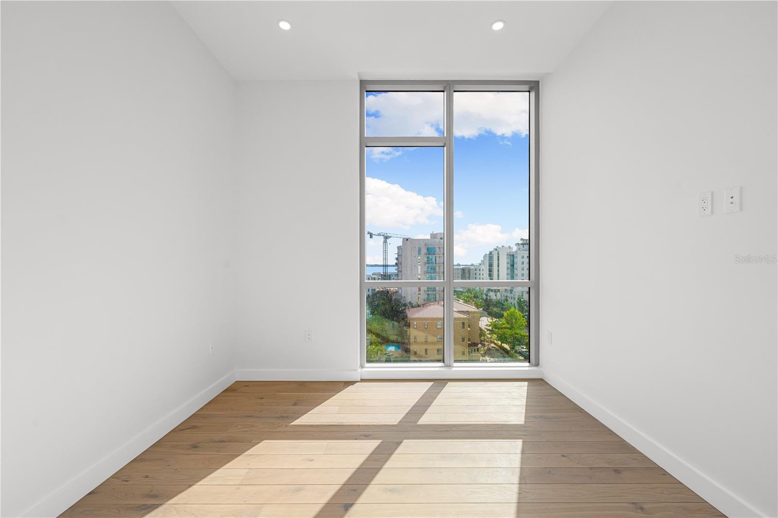 111 GOLDEN GATE PT #701PH