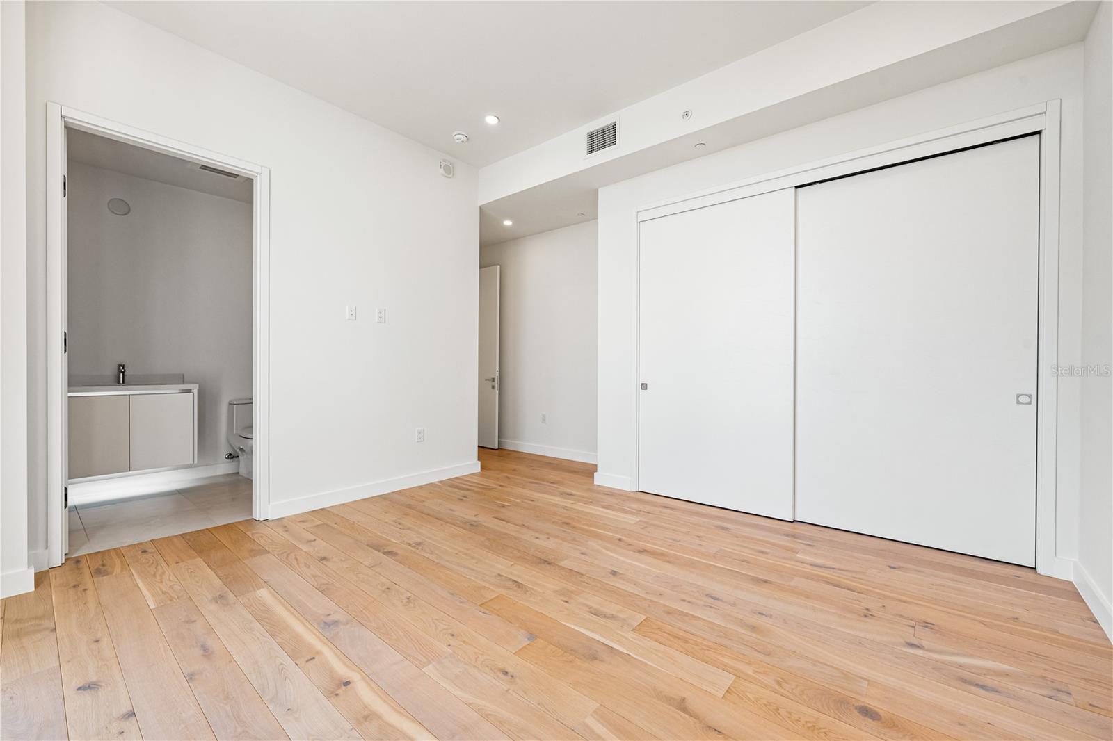 111 GOLDEN GATE PT #701PH