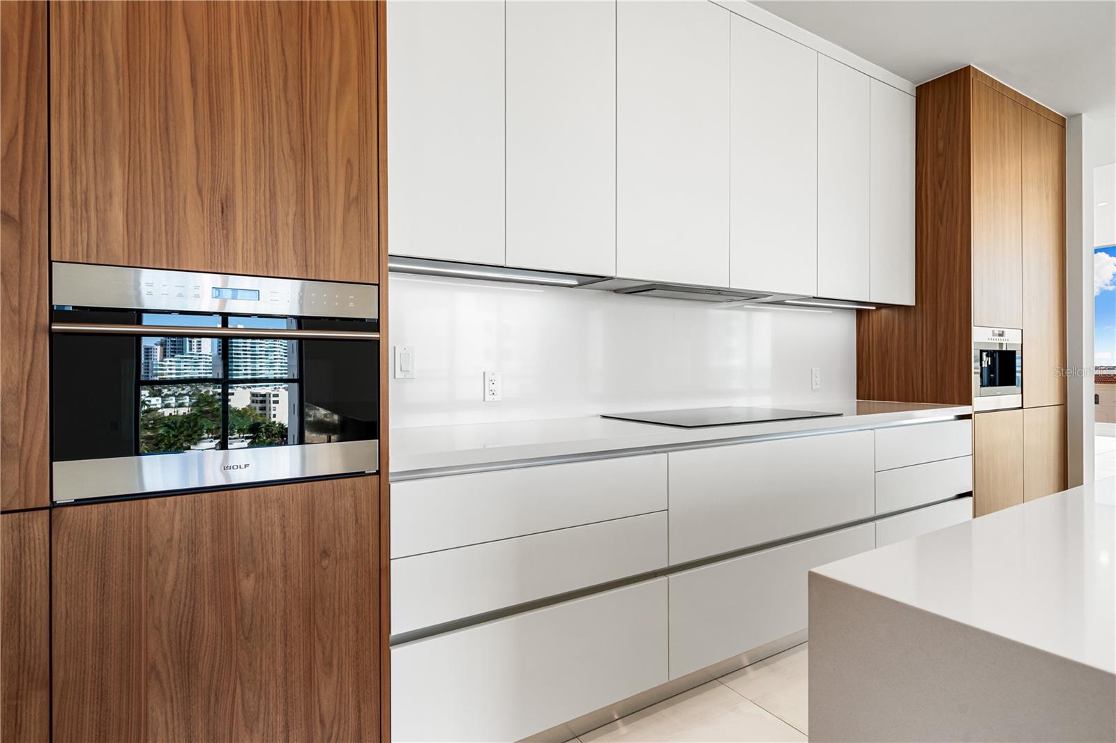 111 GOLDEN GATE PT #701PH