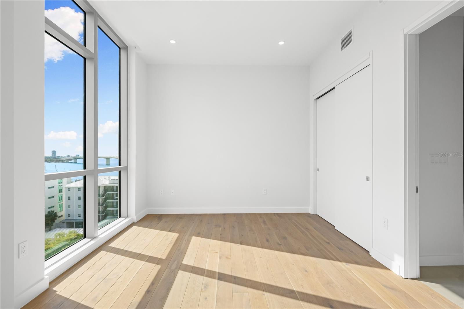 111 GOLDEN GATE PT #701PH