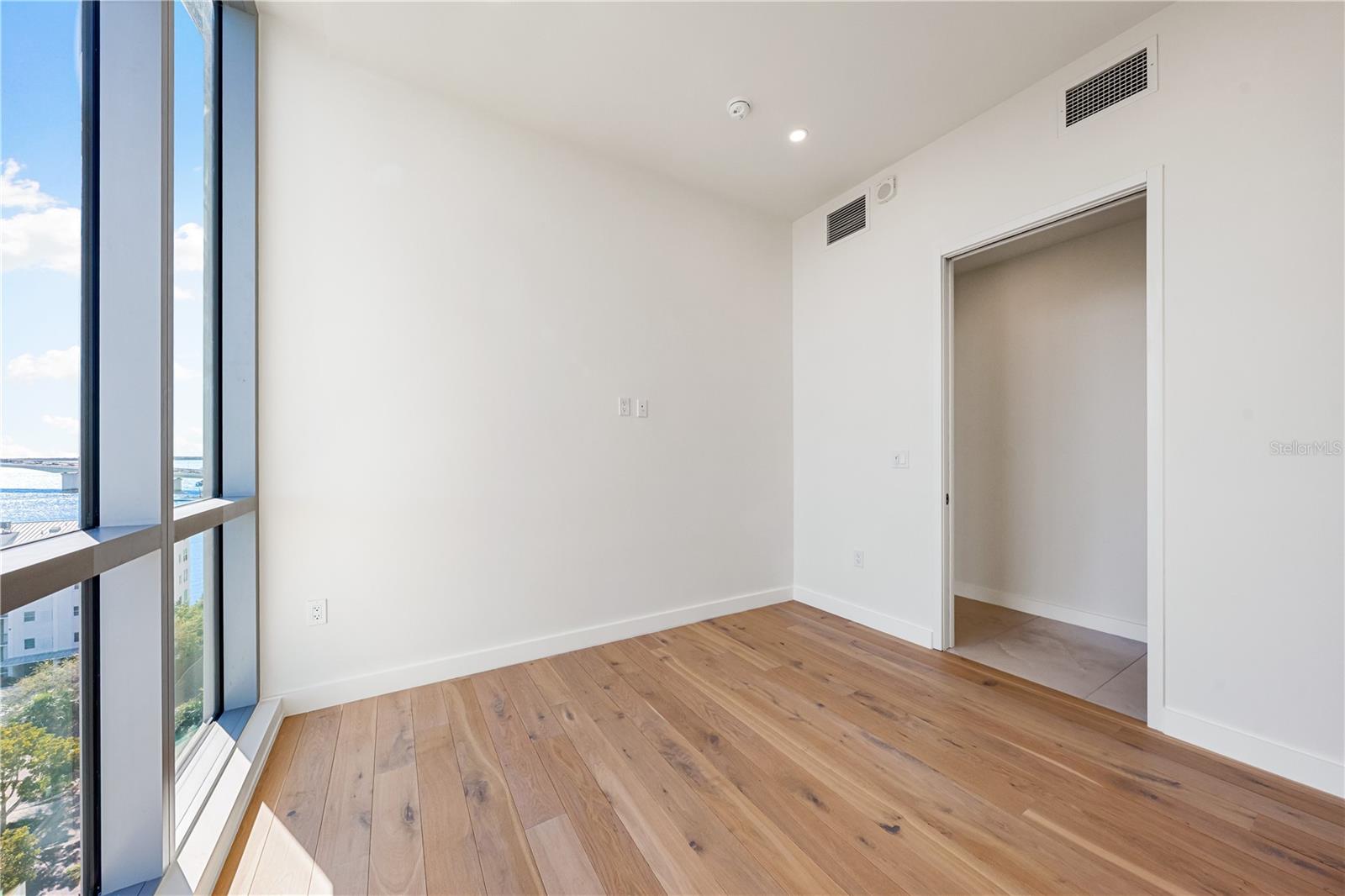 111 GOLDEN GATE PT #701PH