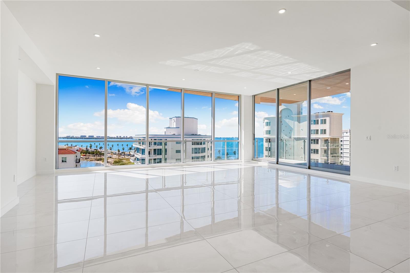 111 GOLDEN GATE PT #701PH