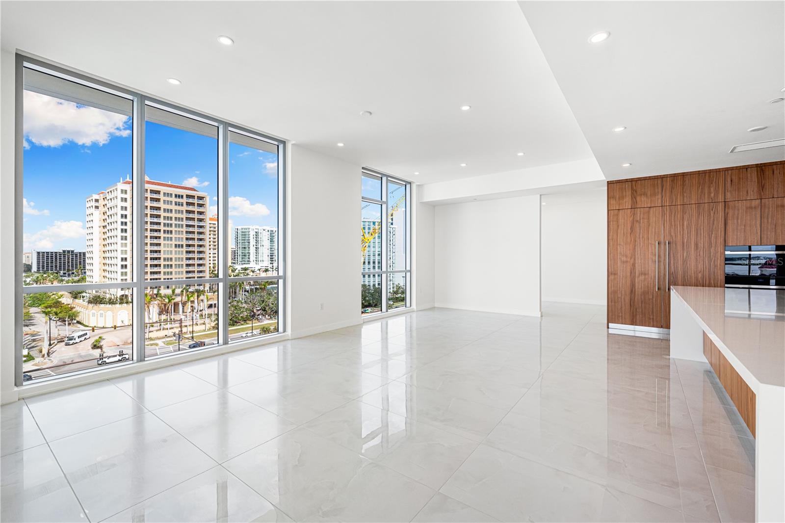 111 GOLDEN GATE PT #701PH