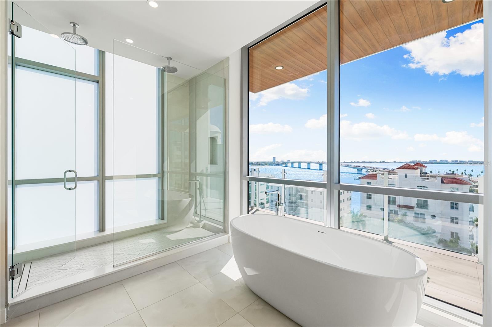 111 GOLDEN GATE PT #701PH