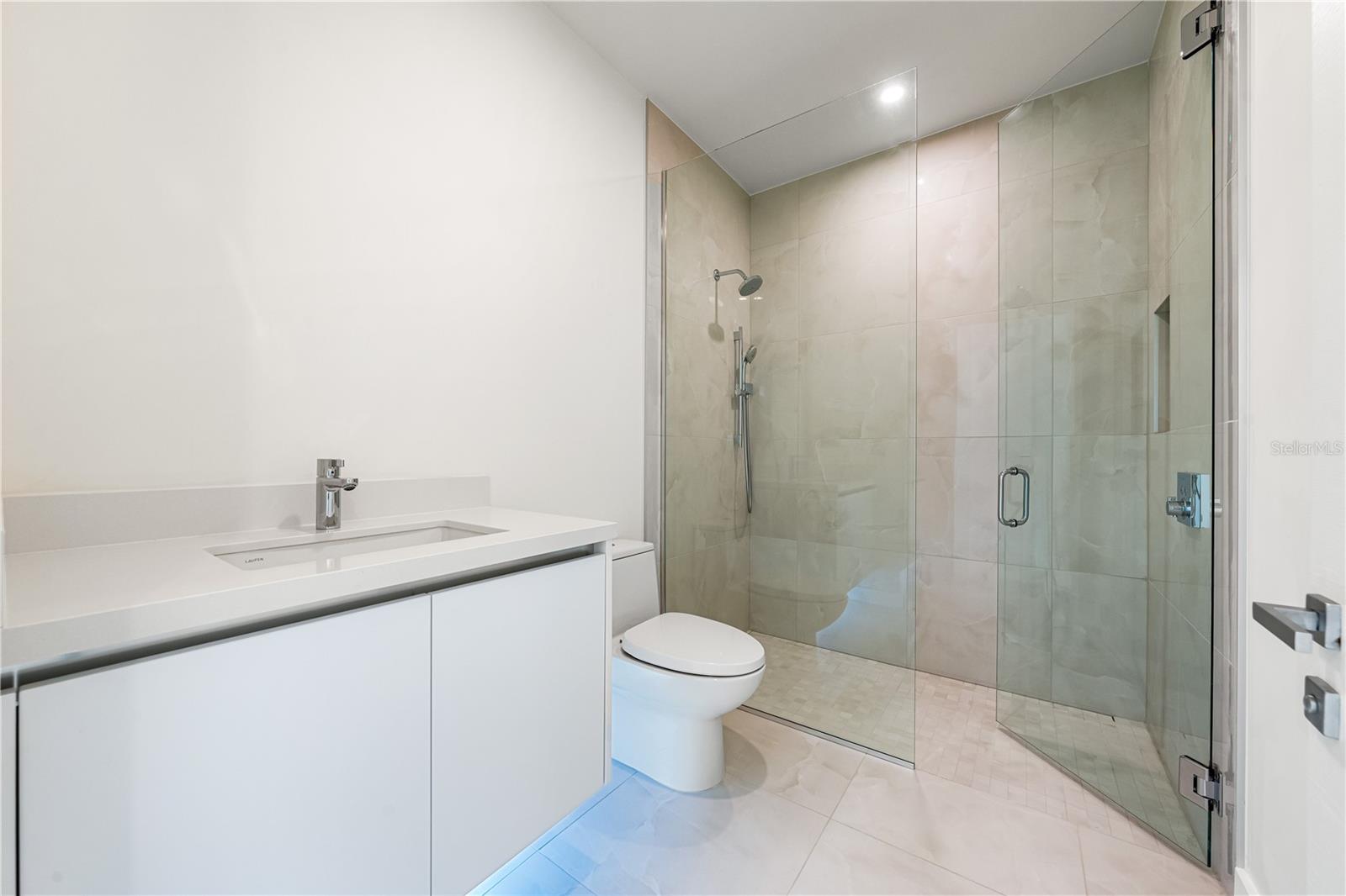 111 GOLDEN GATE PT #701PH