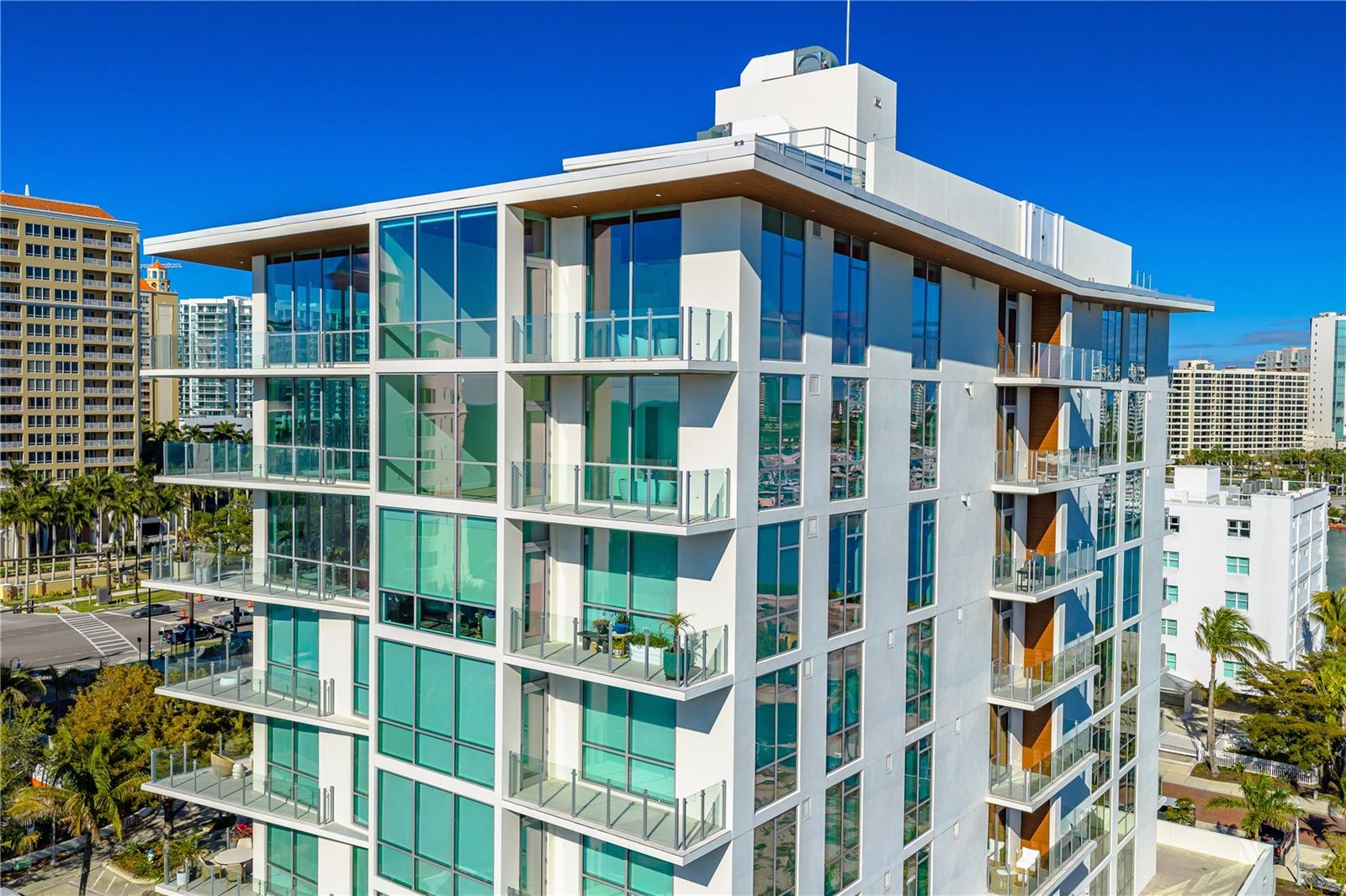 111 GOLDEN GATE PT #701PH