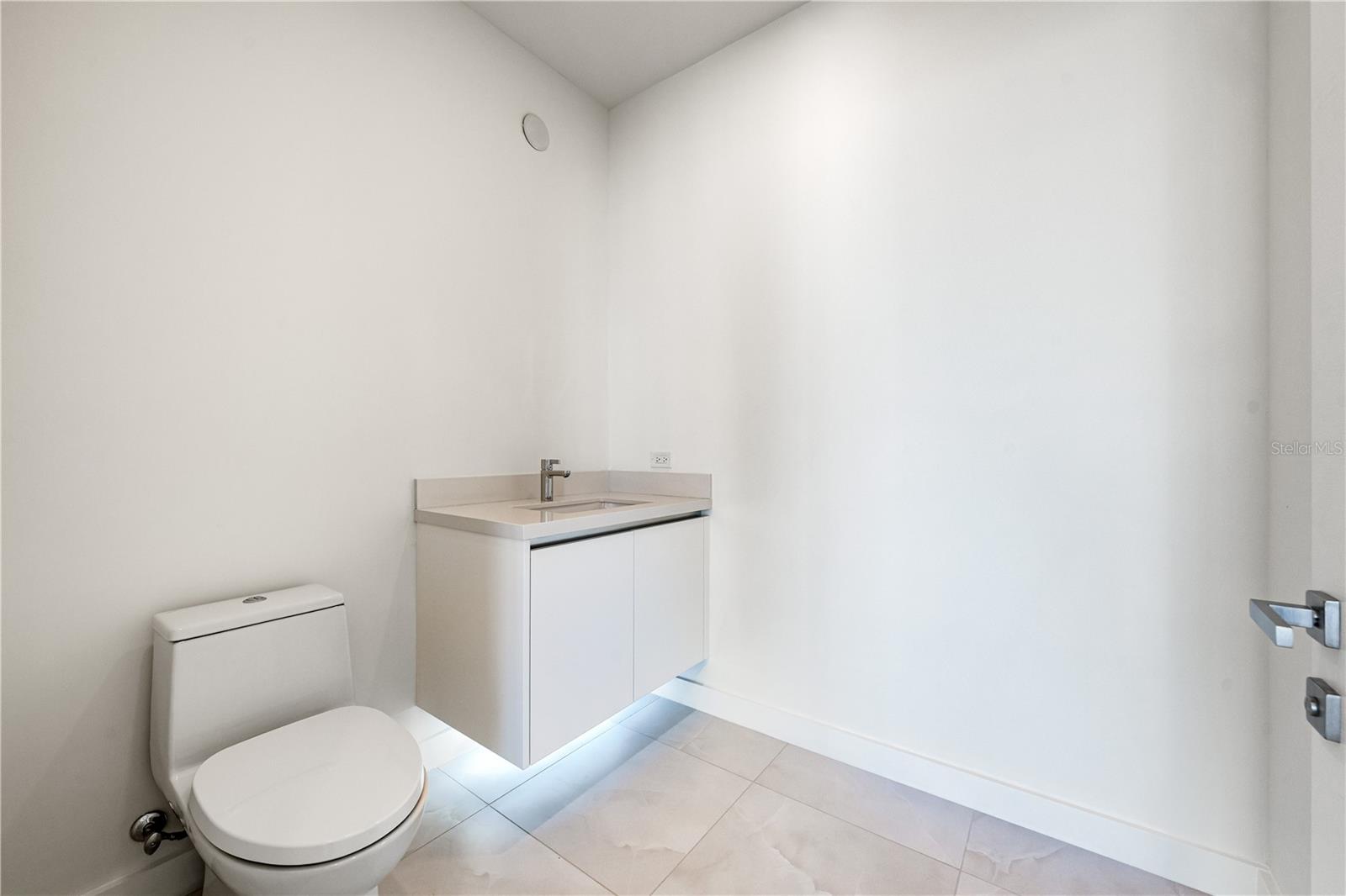 111 GOLDEN GATE PT #701PH