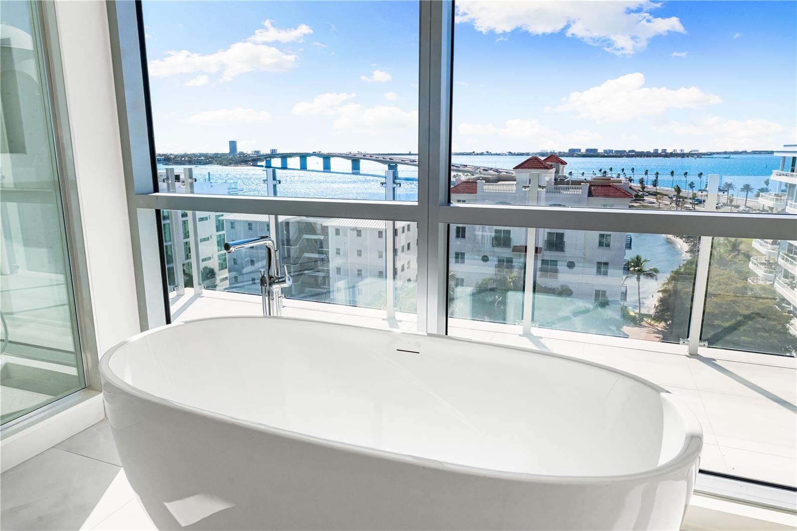 111 GOLDEN GATE PT #701PH