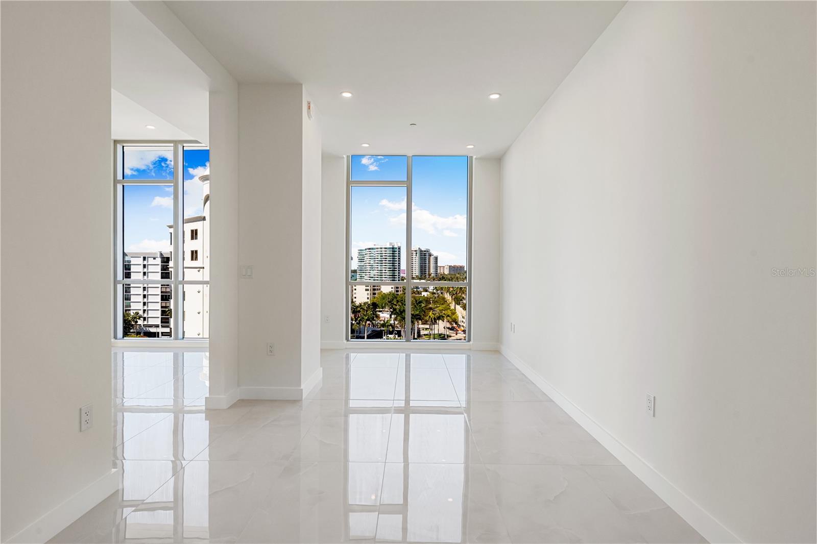 111 GOLDEN GATE PT #701PH