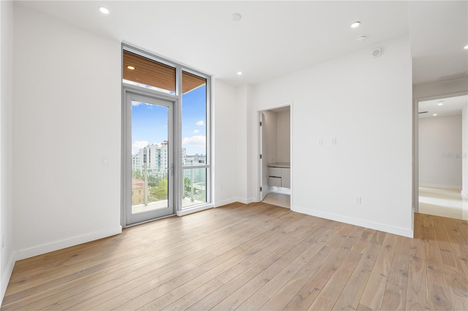 111 GOLDEN GATE PT #701PH