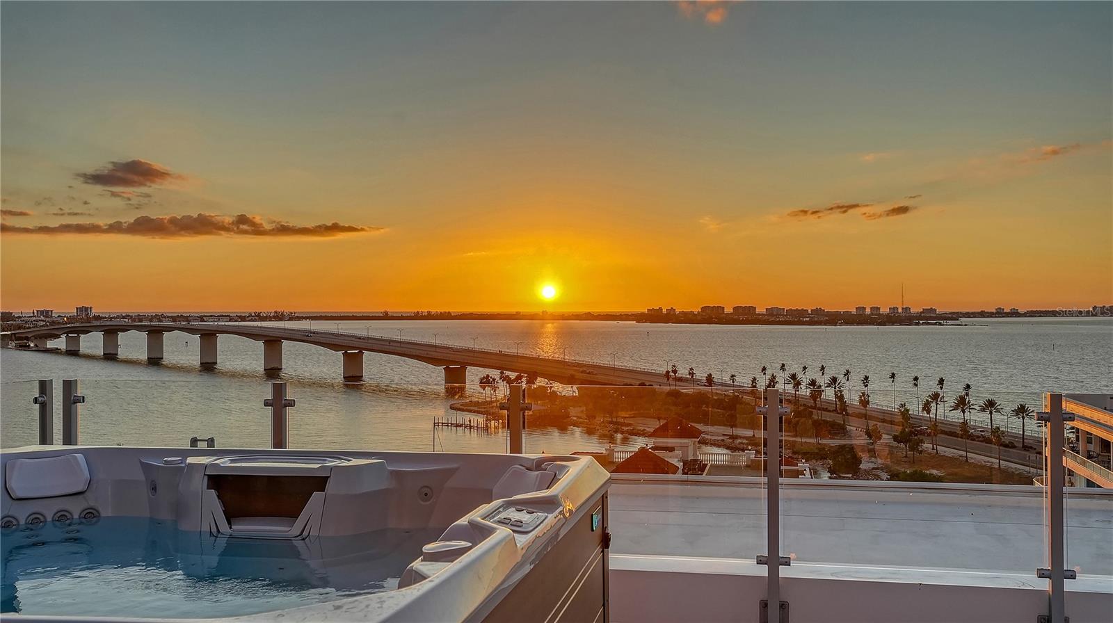 111 GOLDEN GATE PT #701PH