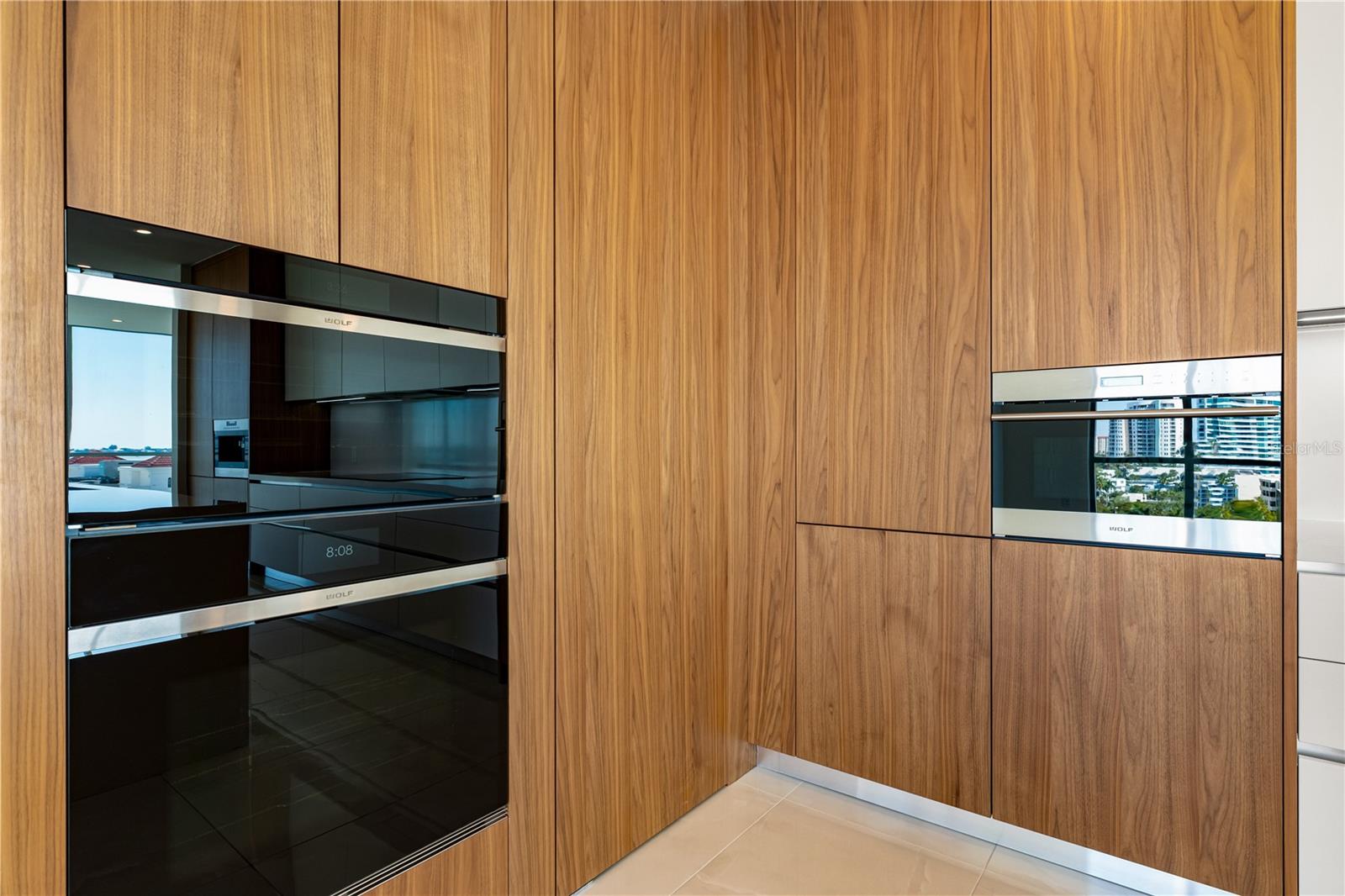 111 GOLDEN GATE PT #701PH