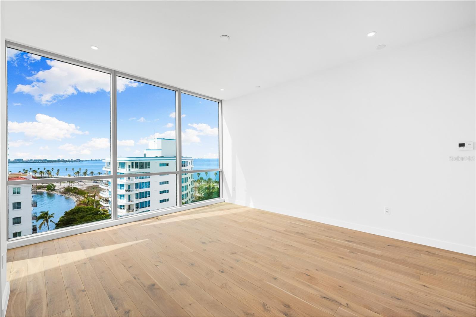 111 GOLDEN GATE PT #701PH