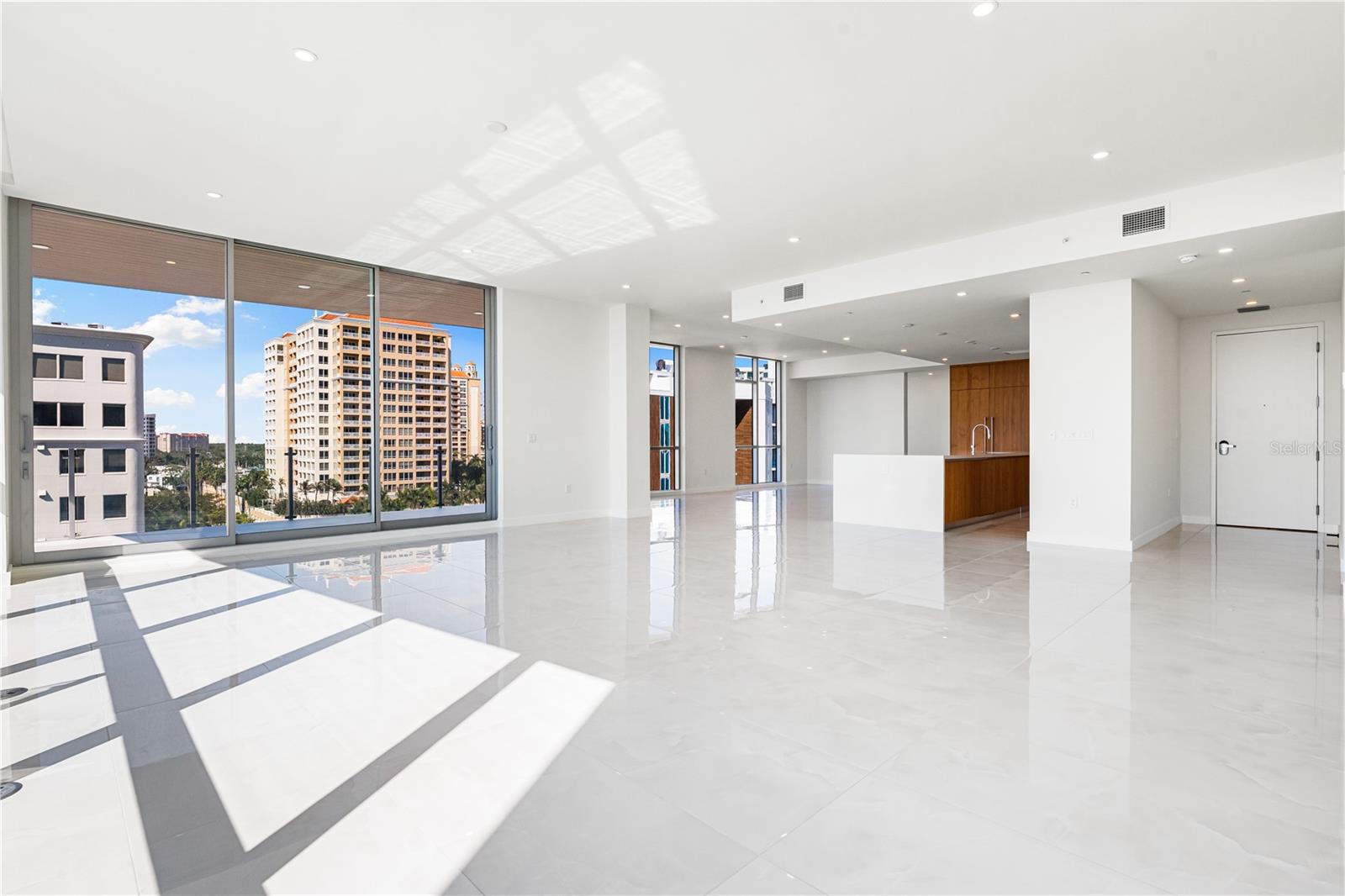 111 GOLDEN GATE PT #701PH