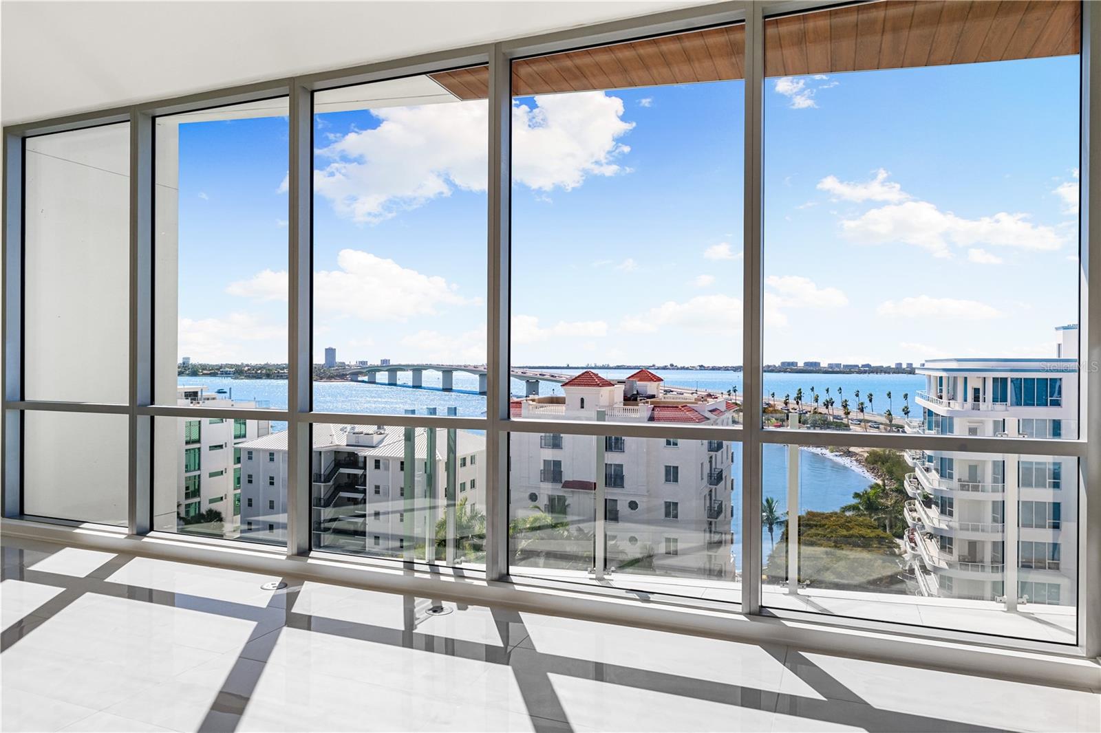 111 GOLDEN GATE PT #701PH