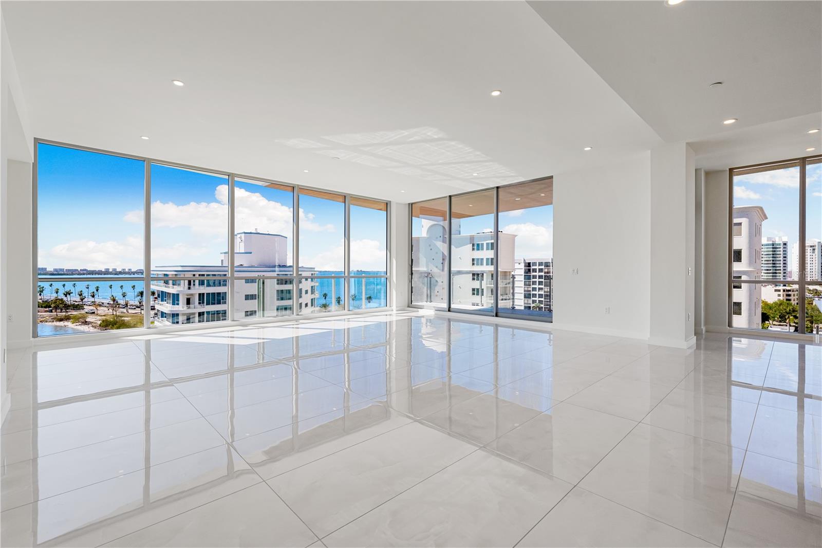 111 GOLDEN GATE PT #701PH