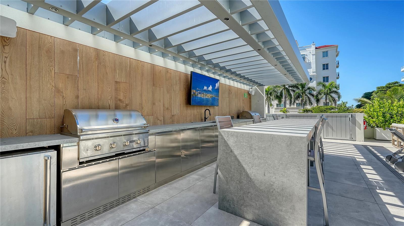 111 GOLDEN GATE PT #701PH